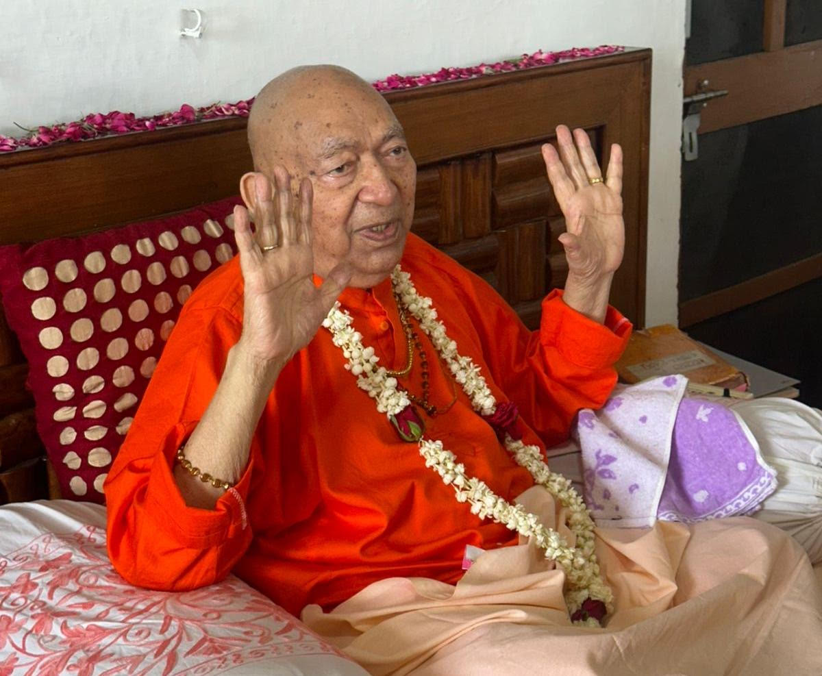 The path of Vedas is the true path of humanity, everyone has equal right to worship - Swami Ram Swaroop Ji