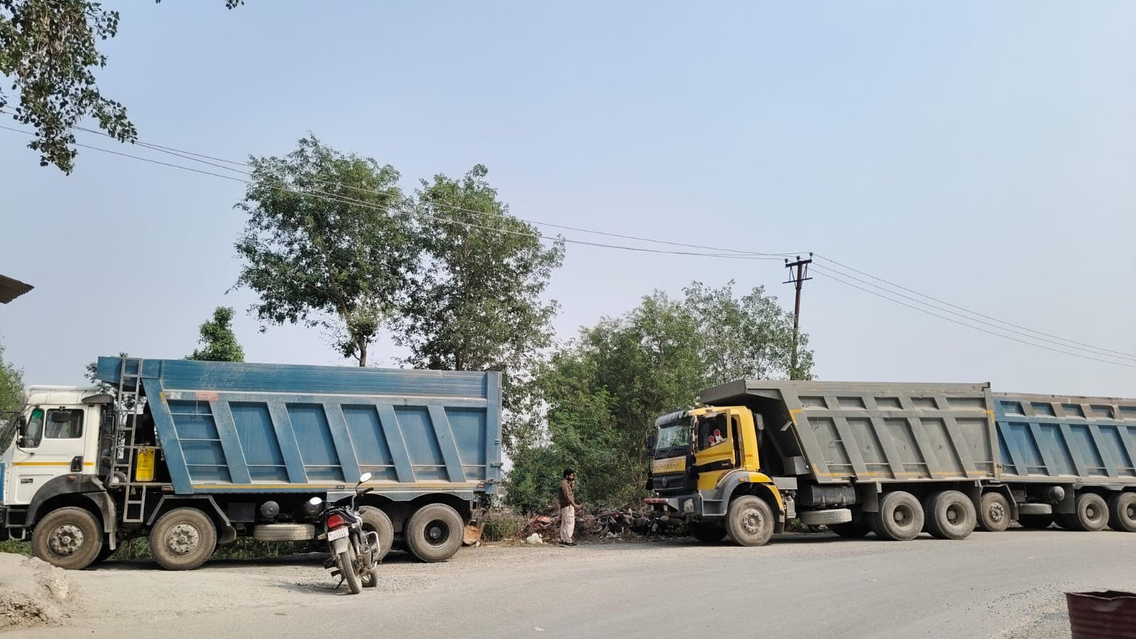 Crackdown on illegal mining in Gandyal; Mining Department seizes 4 dumpers, trucks and tractors