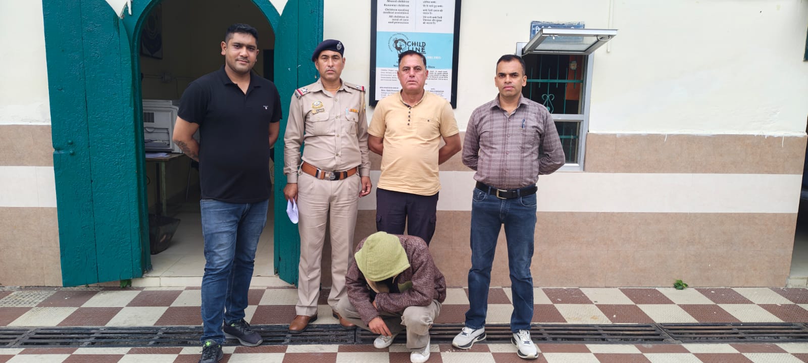 धर्मशाला में पकड़ा गया नशा तस्कर।