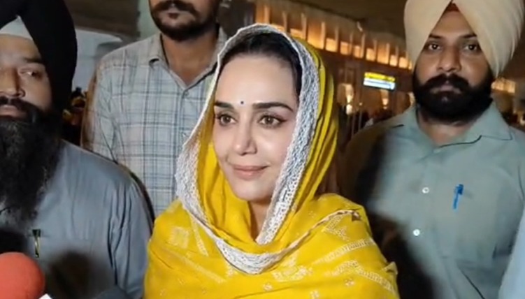 ਪੱਤਰਕਾਰਾਂ ਨਾਲ ਗੱਲਬਾਤ ਕਰਦੇ ਹੋਏ ਅਦਾਕਾਰਾ ਪ੍ਰੀਤੀ ਜਿੰਟਾ।