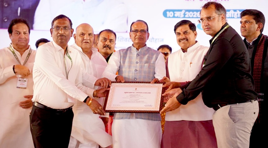 मप्र के सीहोर में PMGSY-IV प्रोजेक्ट के मध्यप्रदेश में शुभारंभ समारोह में उत्कृष्टता प्रमाण पत्र वितरित किए
