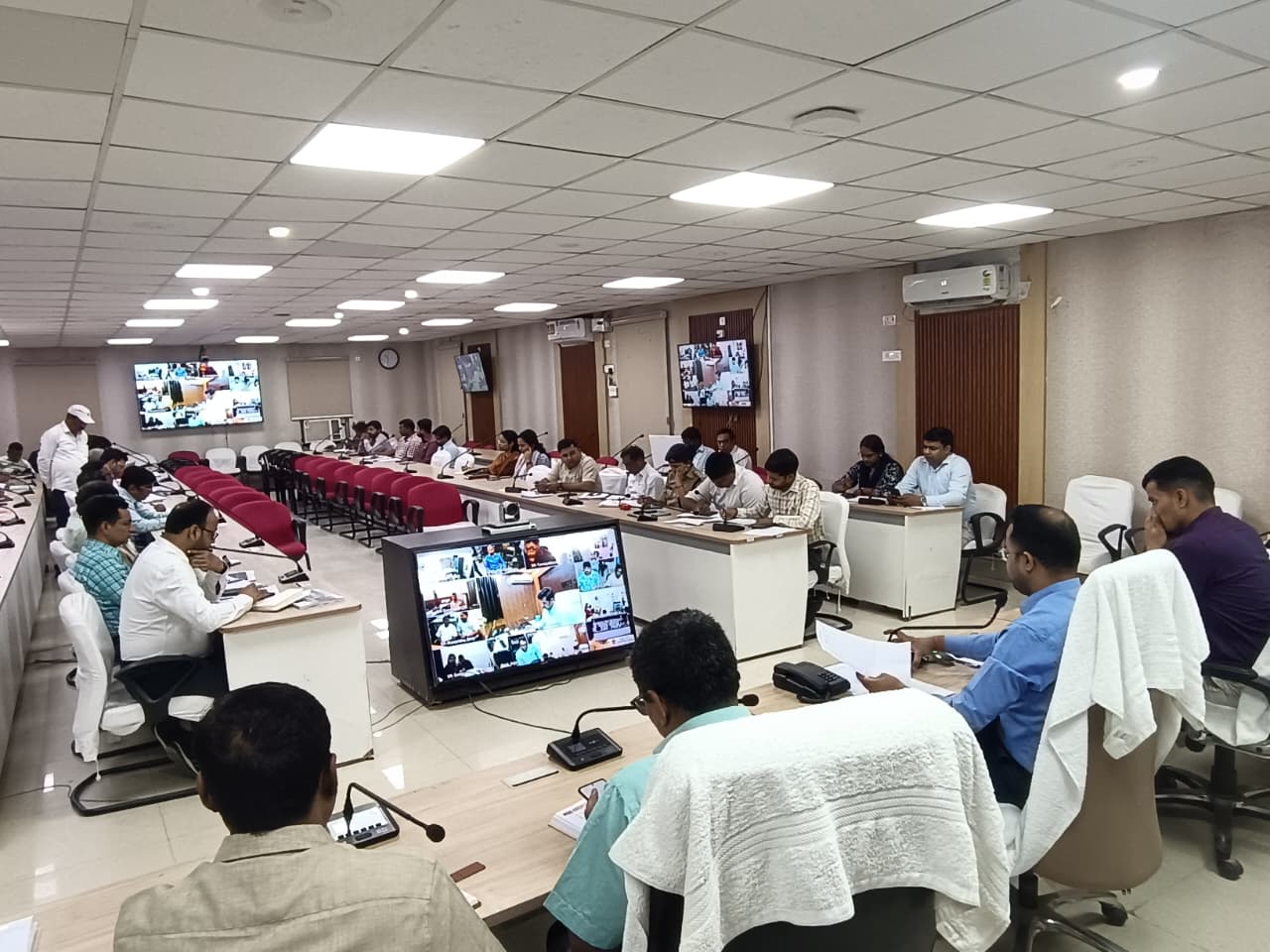 जिलाधिकारी की अध्यक्षता में साप्ताहिक समन्वय बैठक का हुआ आयोजन