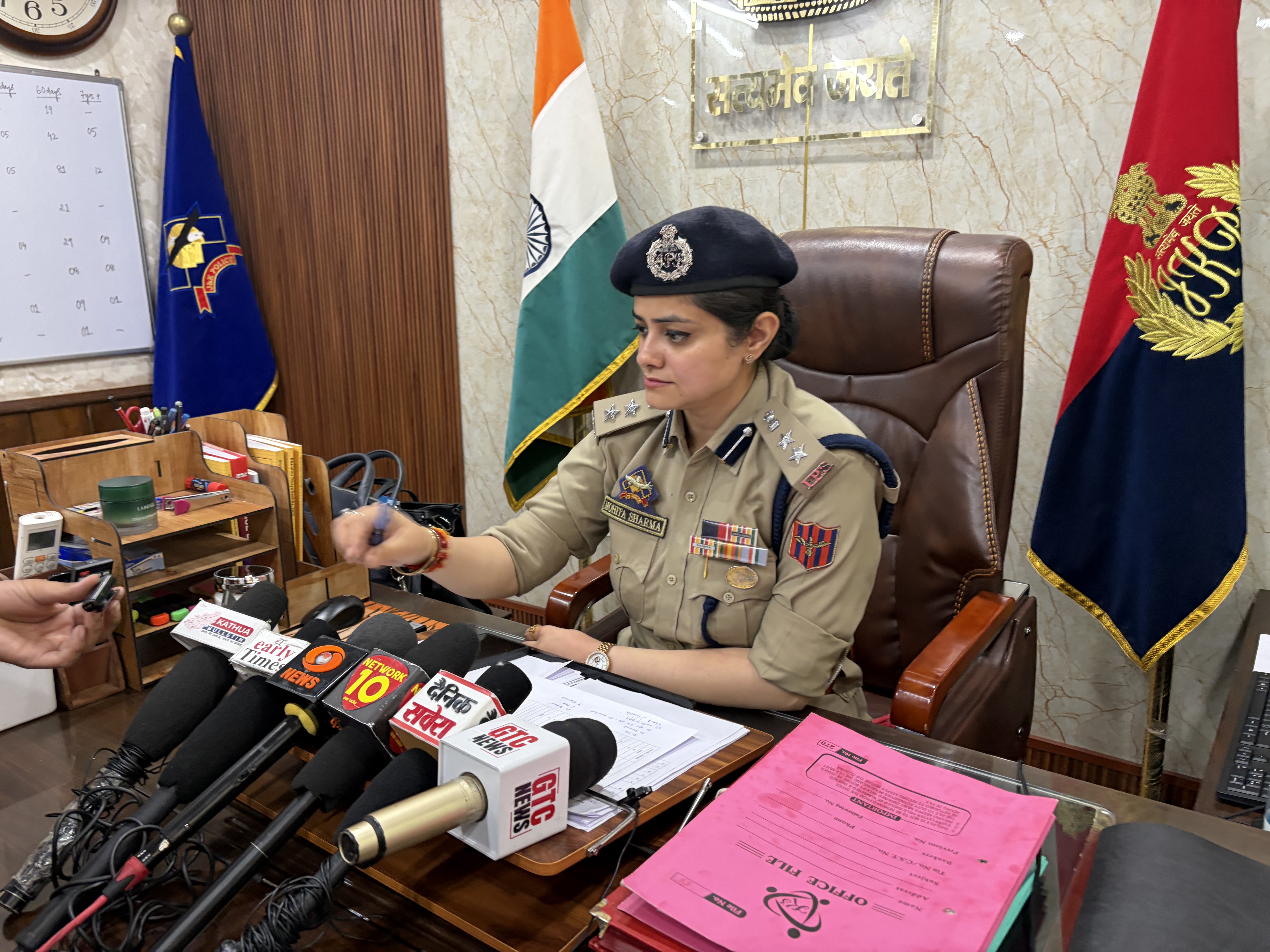 Drug smugglers are in trouble now, SSP Kathua makes a big revelation, action is taken on everything from bulldozers to passports.