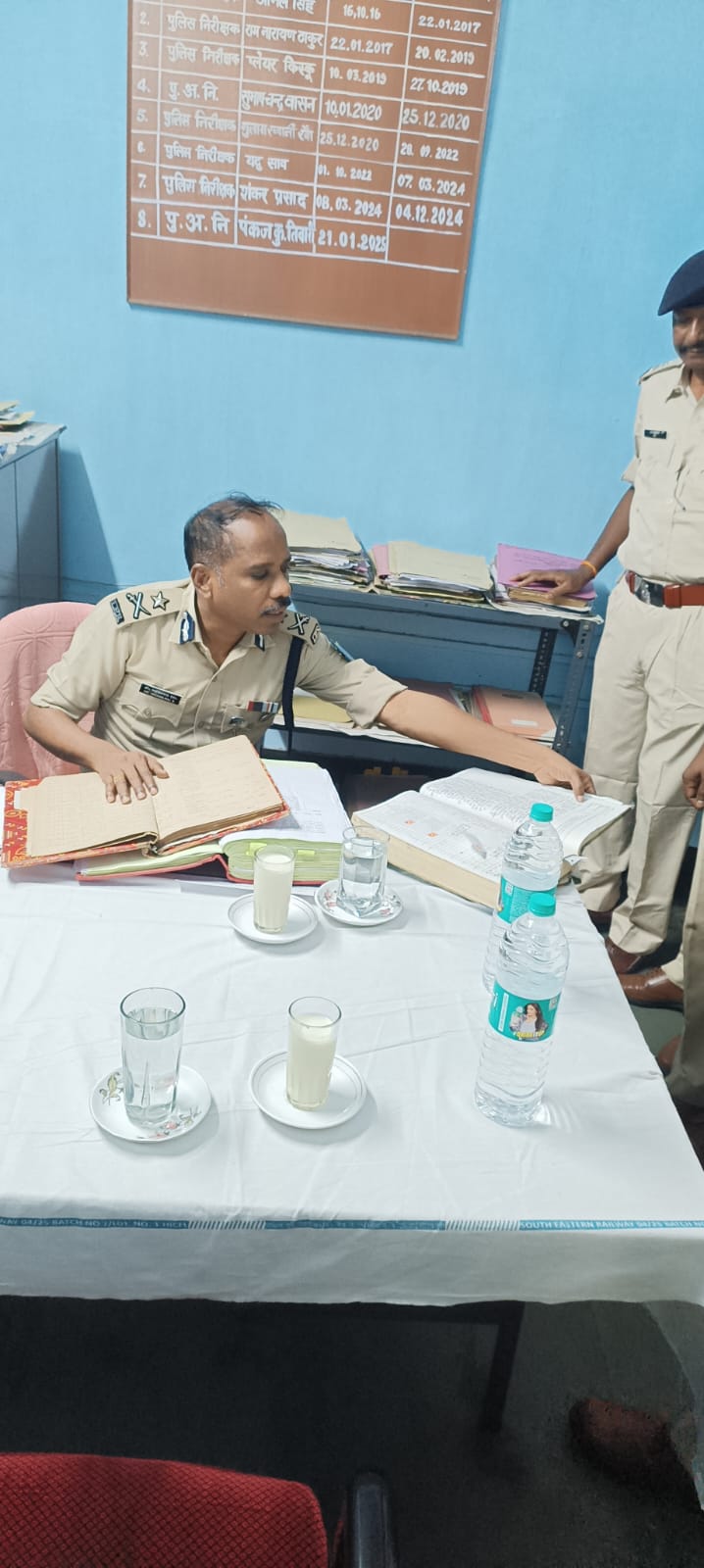 थाने का निरीक्षण करते