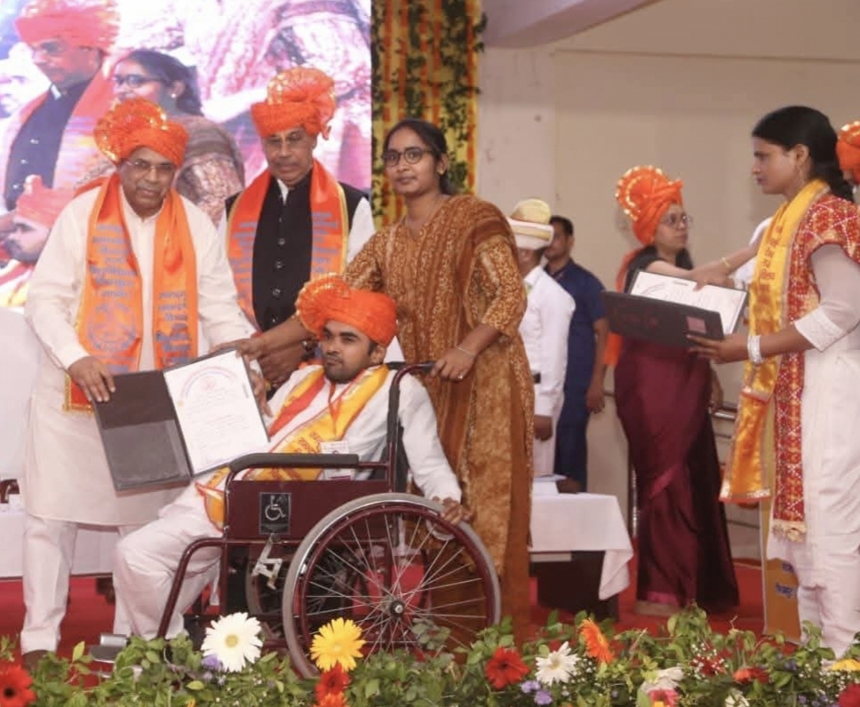 जगदगुरू रामभद्राचार्य दिव्यांग राज्य विश्वविद्यालय चित्रकूट का नवम दीक्षांत समारोह संपन्न