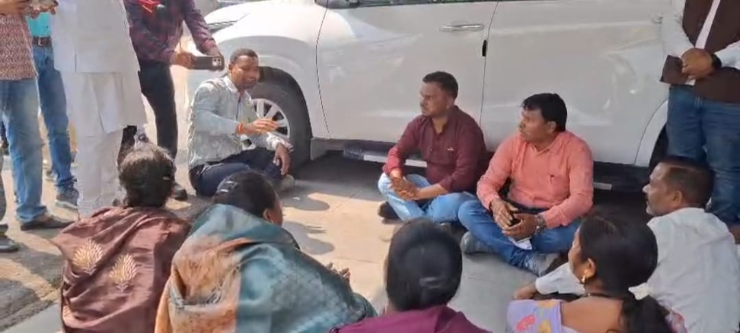 कोरबा : सीईओ के इंतजार में तीन घंटे तक बैठे रहे जनप्रतिनिधि, नाराज जिला पंचायत अध्यक्ष ने खोला मोर्चा