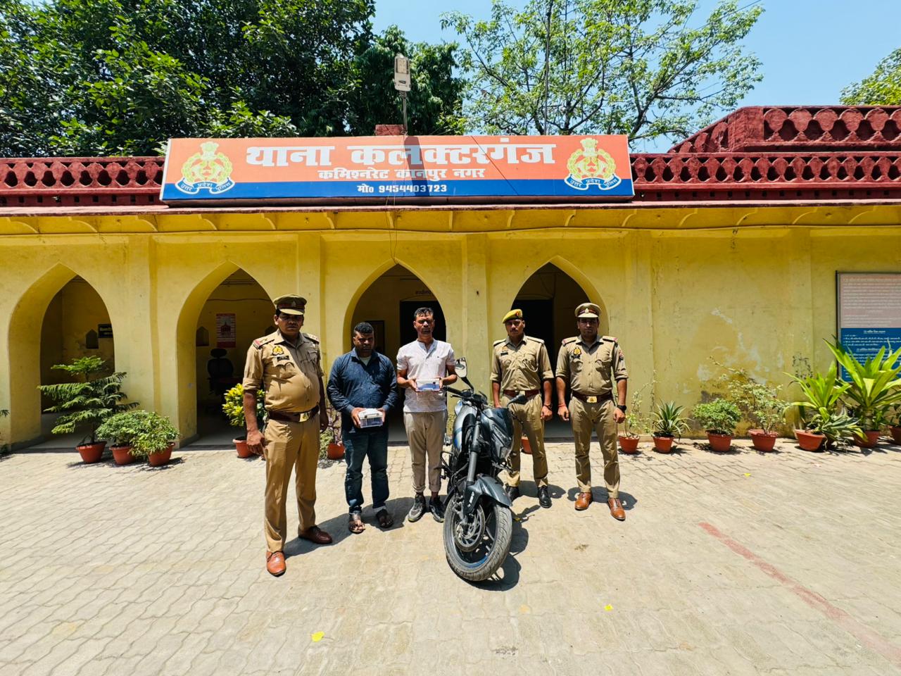 पुलिस की गिरफ्त में शातिर बदमाश