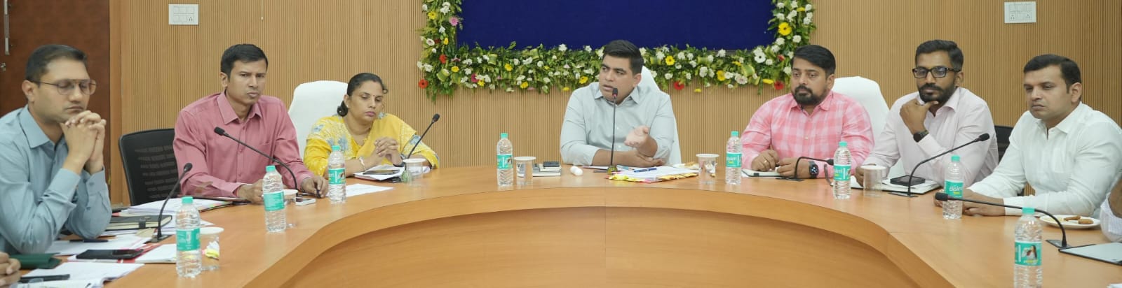 कलेक्टर की समय सीमा कीबैठक