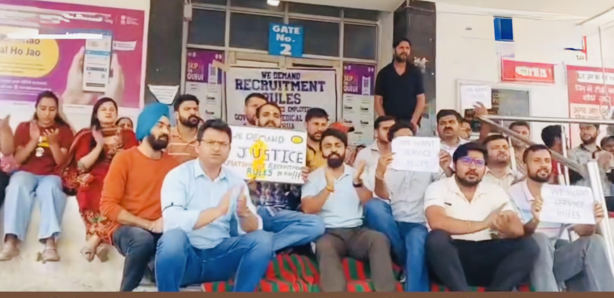 GMC Kathua observes Black Day on International Nursing Day, health workers intensify protest demanding service rules