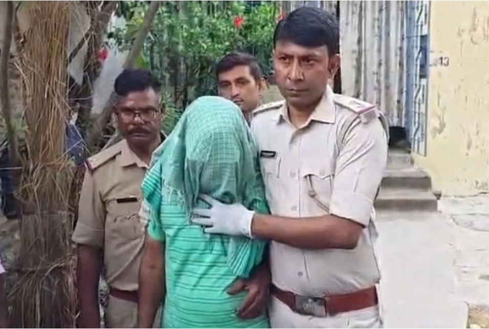 गिरफ्तार आरोपी और हत्यारे, उसकी पत्नी, बेटी, पुत्र का फाइल फोटो