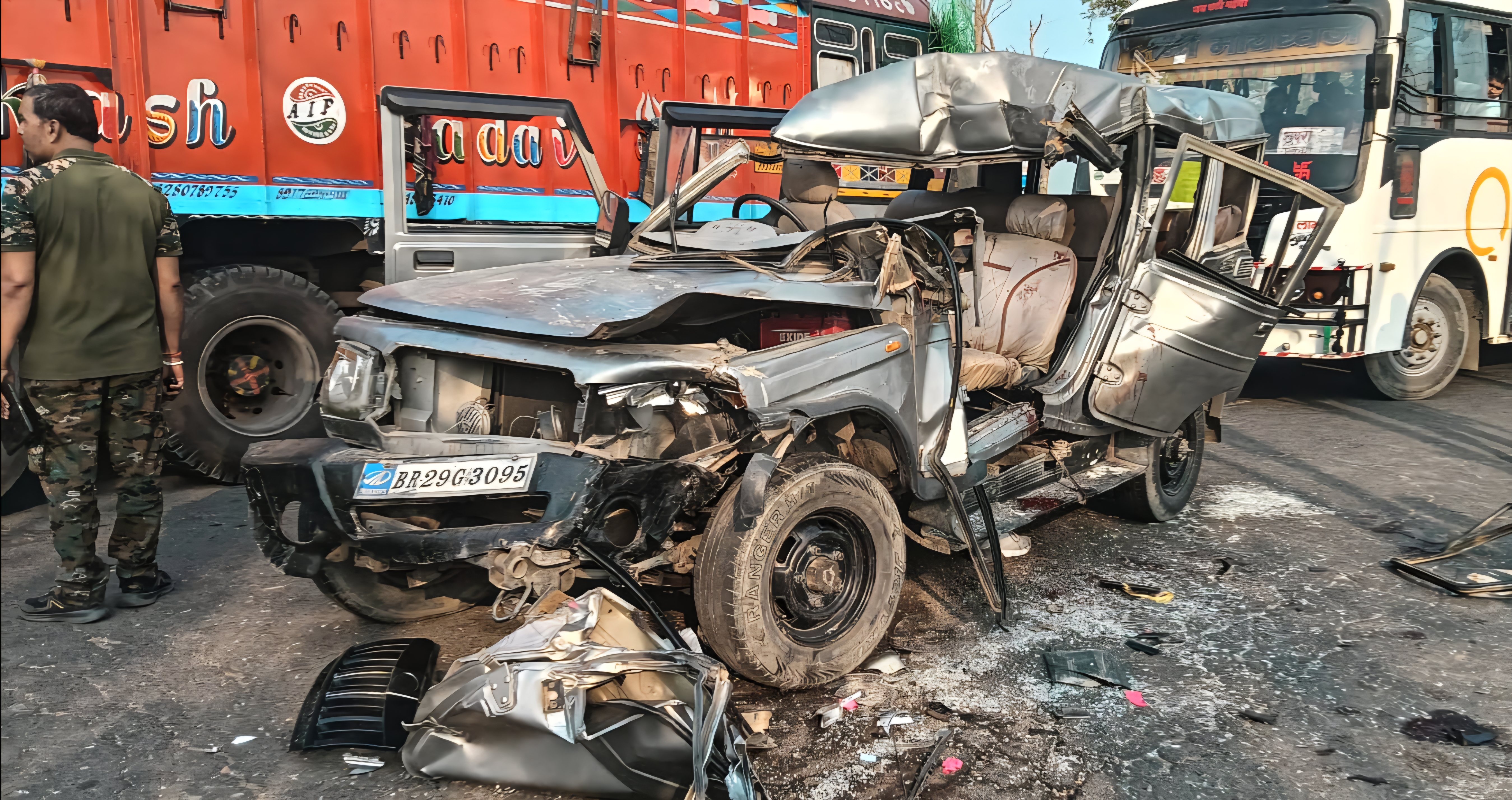 One dead, seven injured in road accident near Banshi Chhapra