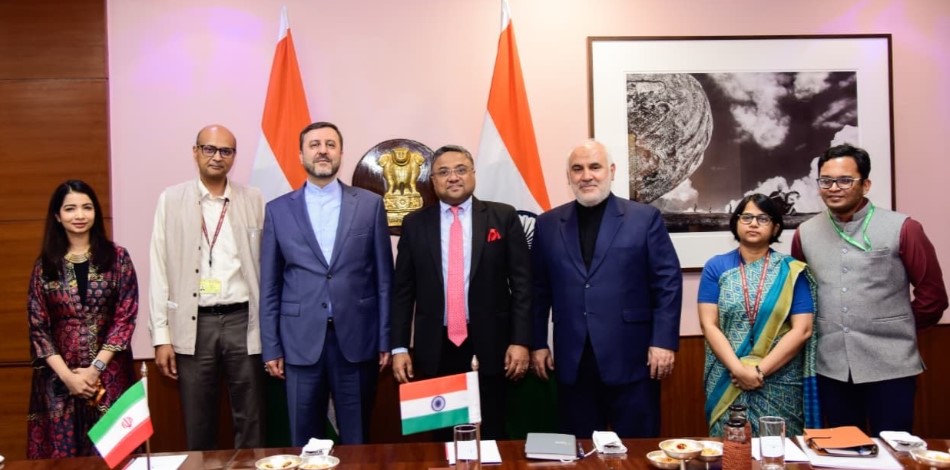 दिल्ली में सचिव (पश्चिम) सिबी जॉर्ज ने ईरान के उप विदेश मंत्री डॉ. काज़ेम गरीबाबादी से मुलाकात की।