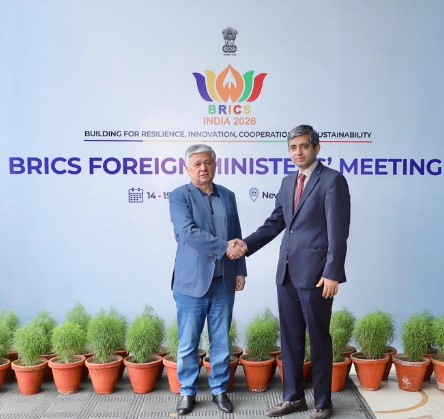 दिल्ली में उज्बेकिस्तान के उप विदेश मंत्री अलोएव बखरोमजोन जोराबोएविच का भारतीय अधिकारियों ने स्वागत किया।