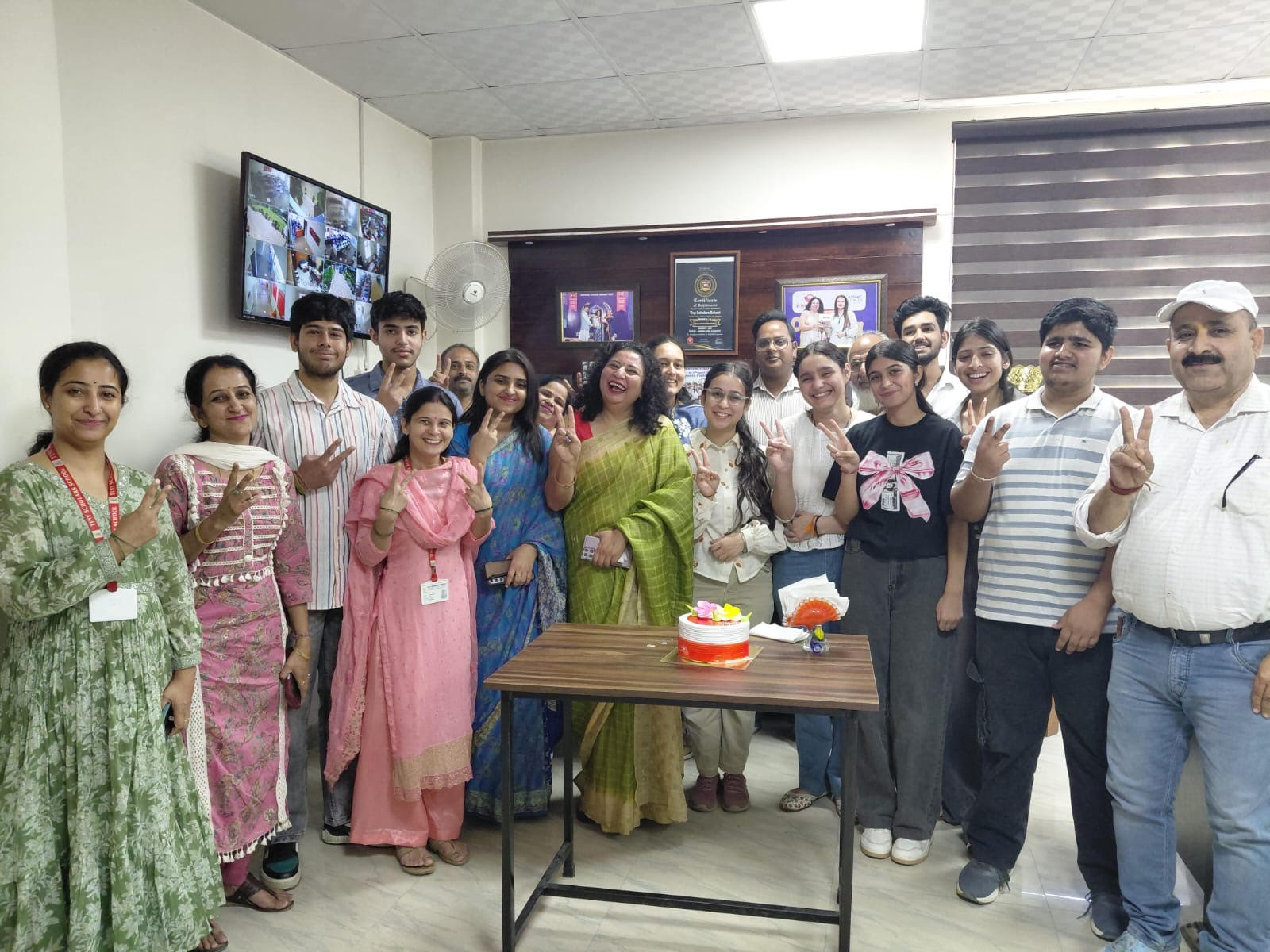 Excellent performance in CBSE 12th results, students brought glory to the school