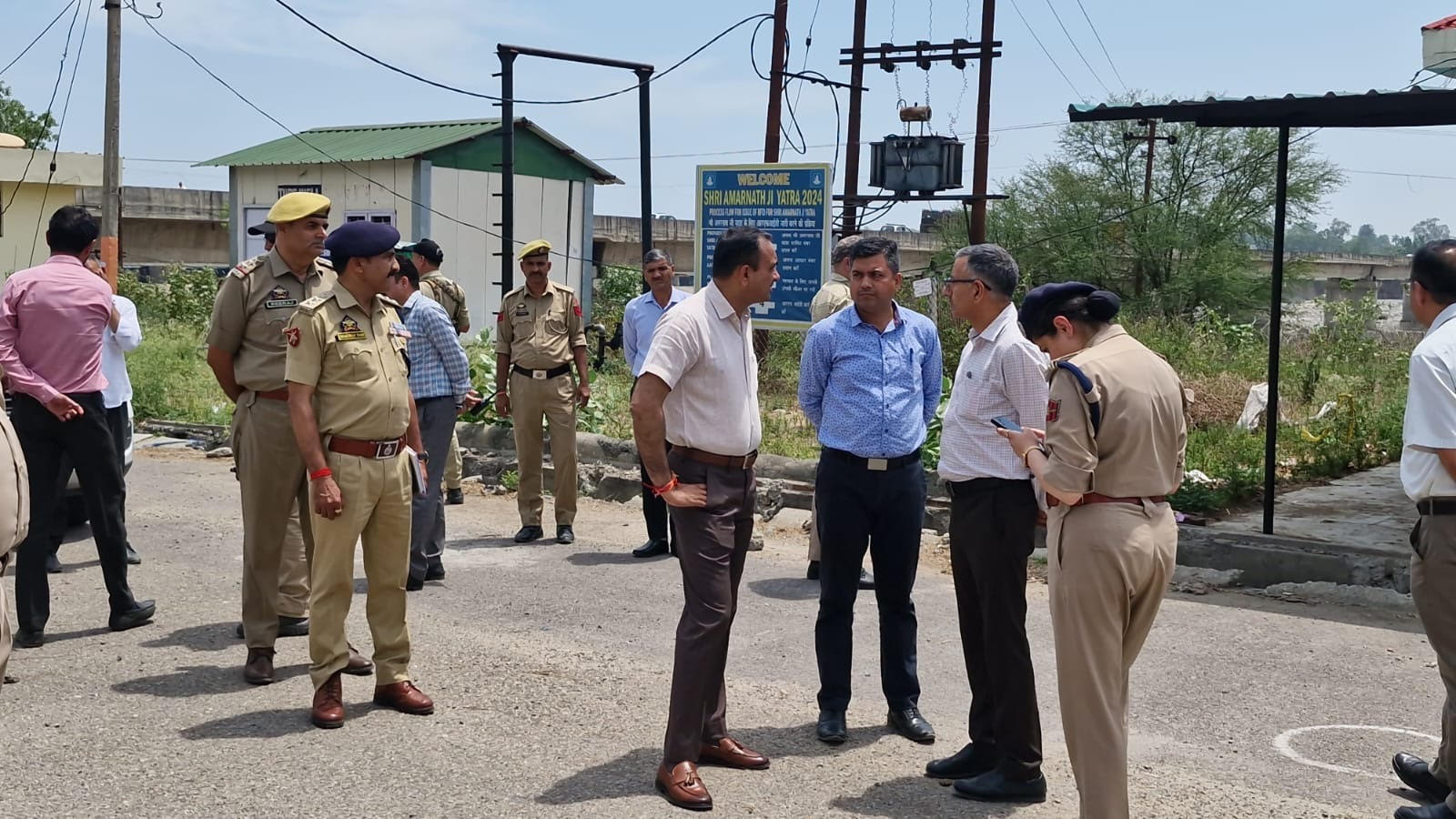 Administration on alert for Shri Amarnath Yatra 2026 - DivCom reviews preparations and damaged structures in Lakhanpur