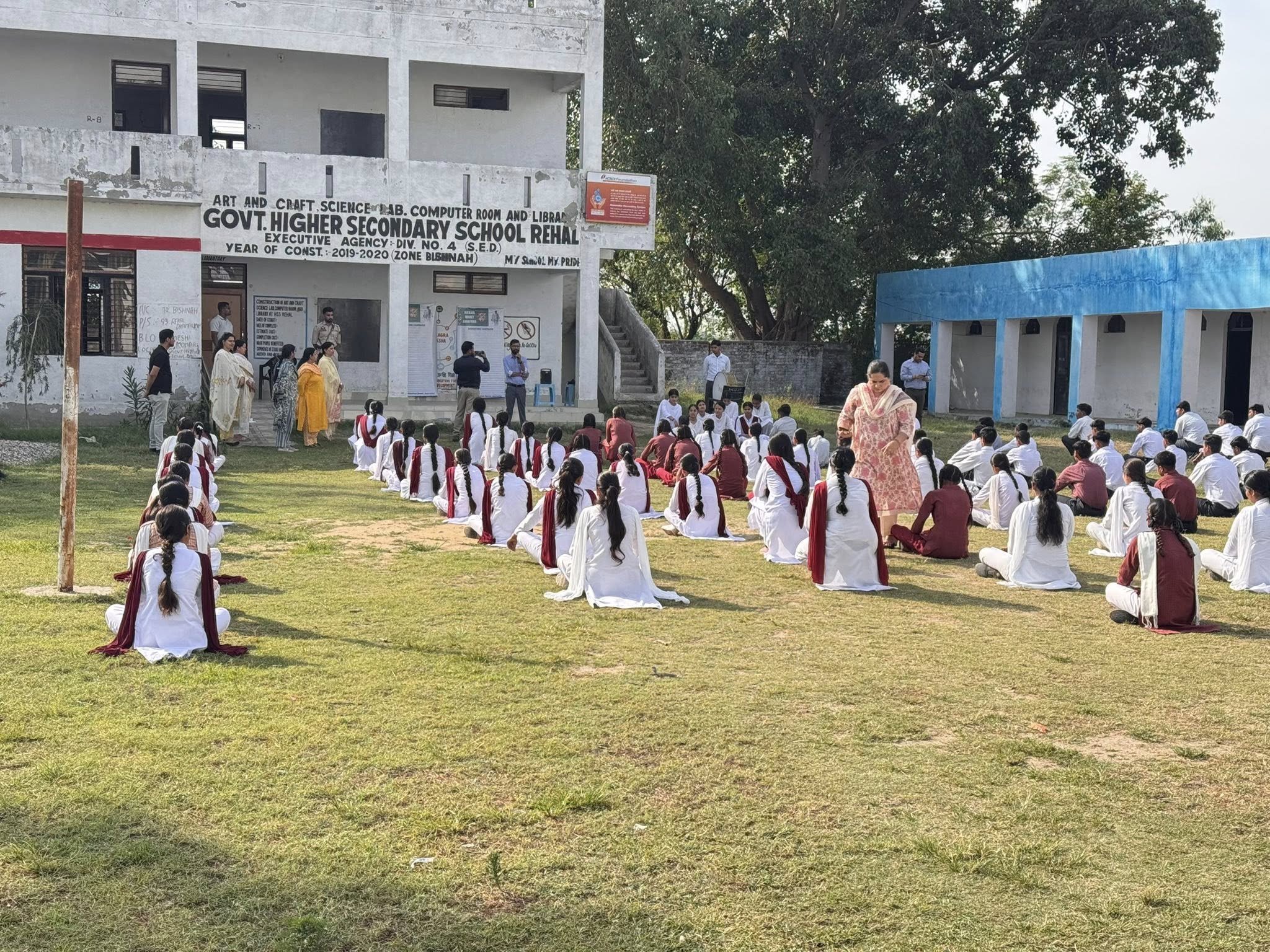बिश्नाह के रिहाल और बानाचक स्थित स्कूलों में चला हस्ताक्षर अभियान, छात्र-छात्राओं को दिलाई गई नशामुक्ति की शपथ