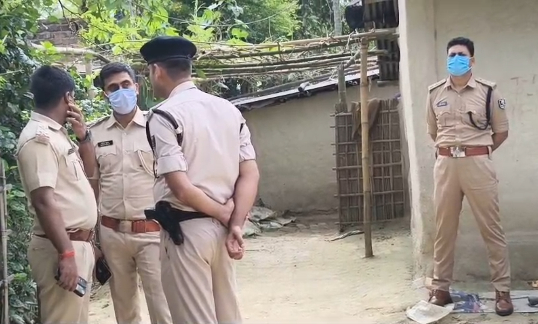 अररिया फोटो:डीएसपी जांच करते
