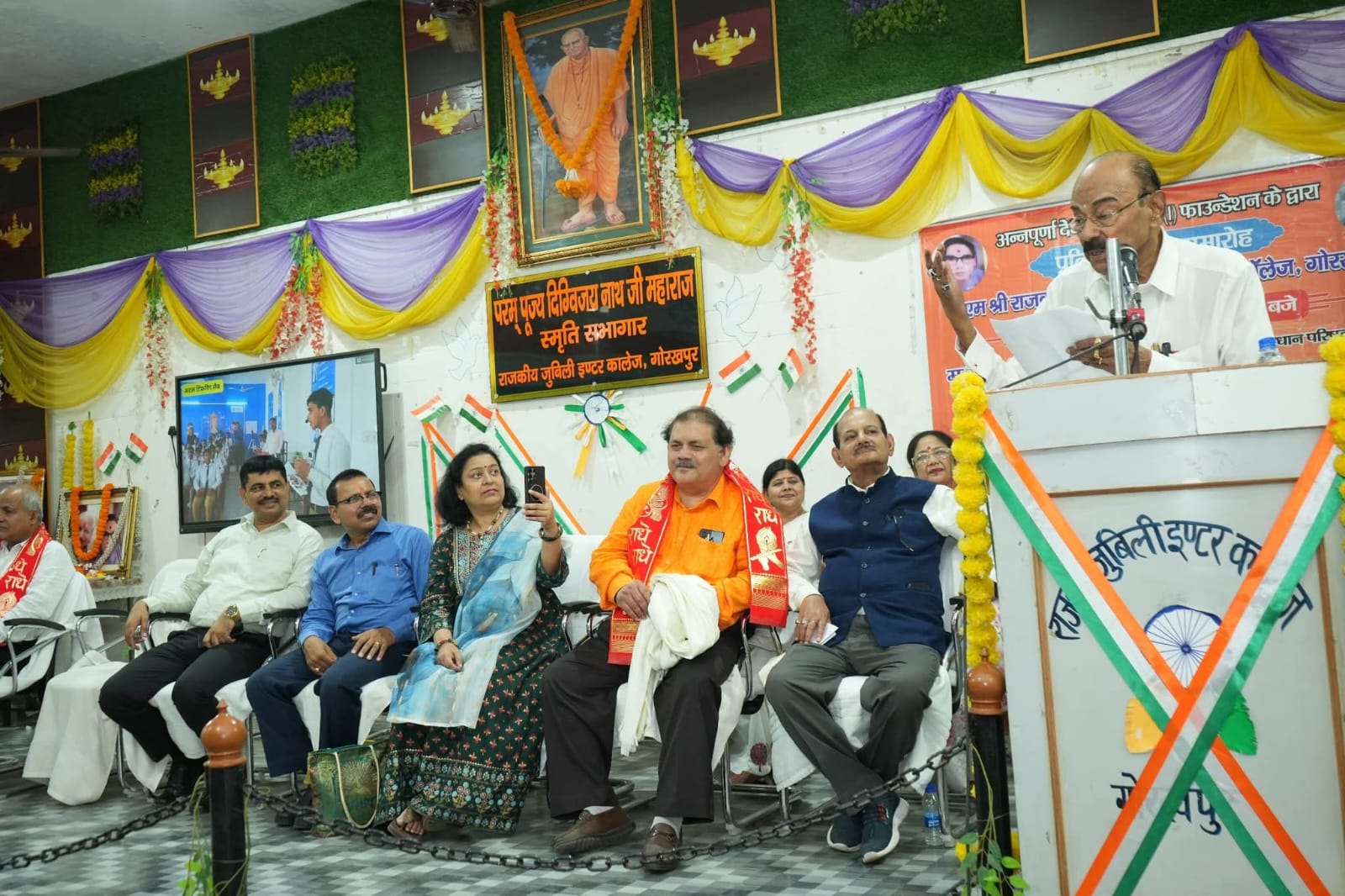 डॉ. बनर्जी बोले—विद्यालय और गुरु ही जीवन के सपनों को देते हैं सच्ची उड़ान