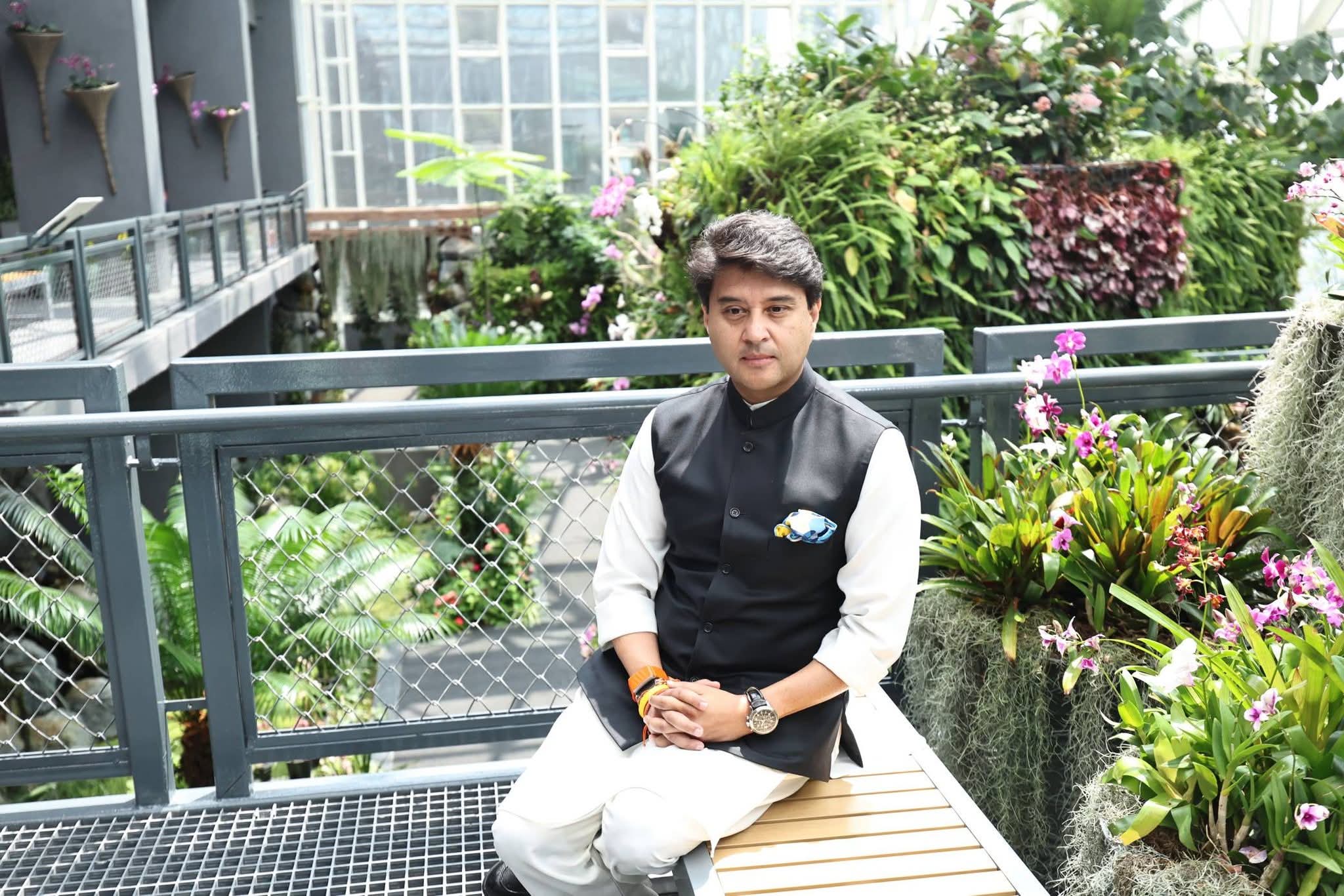 केन्द्रिय मन्त्री ज्योतिरादित्य सिन्धिया रिज पार्कमा