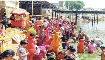 Thousands of devotees took a holy dip on Shani Amavasya