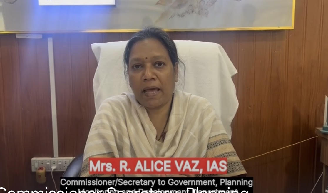 Commissioner Secretary R. Ellis Vaz reviewed the ground situation in Bobiya and Gajnal.