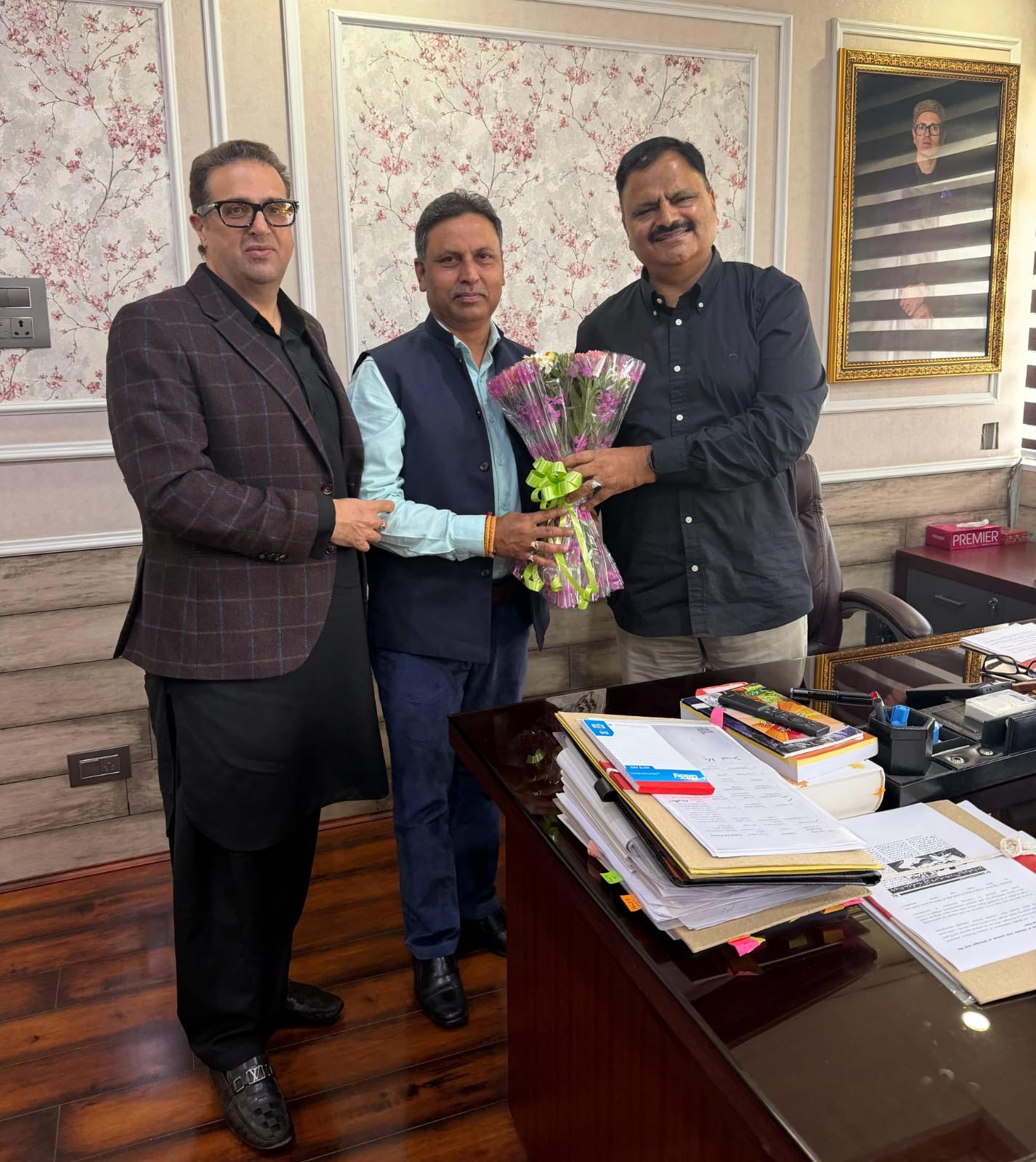 MLA Dr. Bharat Bhushan apprised the Minister about the drinking water crisis and emphasized on Amrit 2.0.