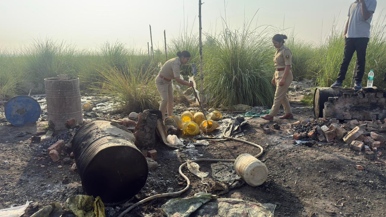 सारण पुलिस ने की 22 शराब भट्ठियां ध्वस्त और सात को किया गिरफ्तार
