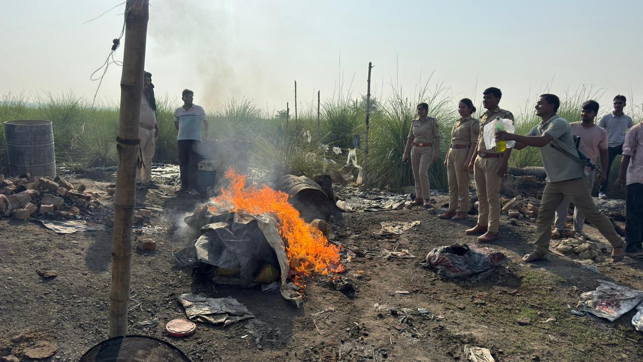 सारण पुलिस ने की 22 शराब भट्ठियां ध्वस्त और सात को किया गिरफ्तार