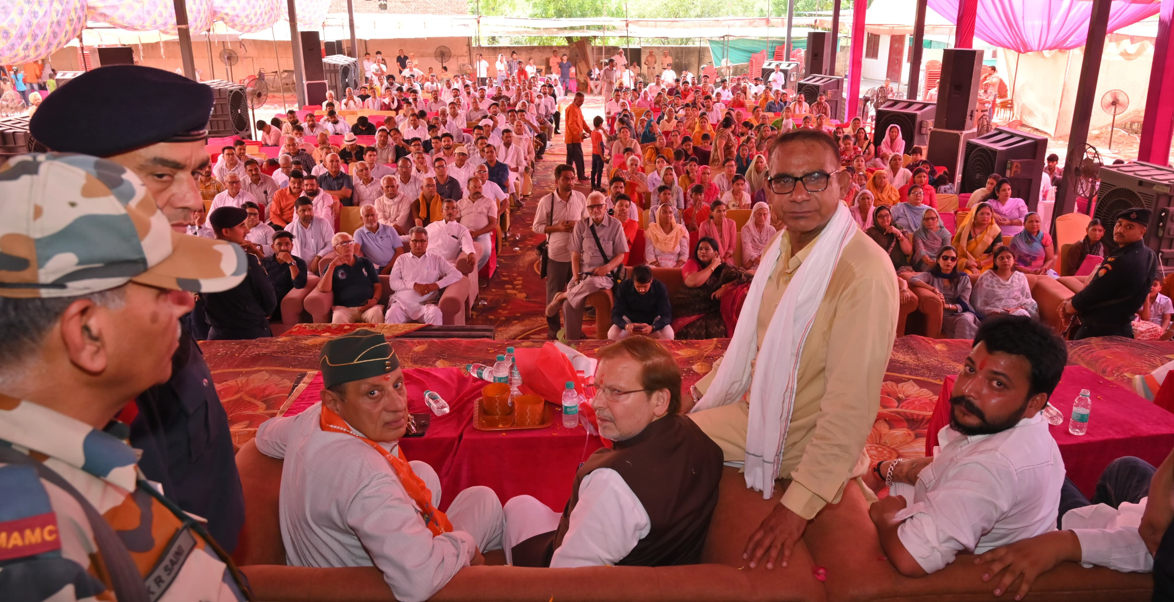 सिरसा में आयोजित ब्राह्मण सम्मान समारोह में भाग लेते मंत्री अरविंद शर्मा।