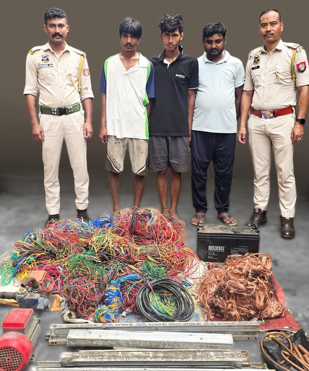 चोरी मामले में चार गिरफ्तार चोरी मामले में चार गिरफ्तार