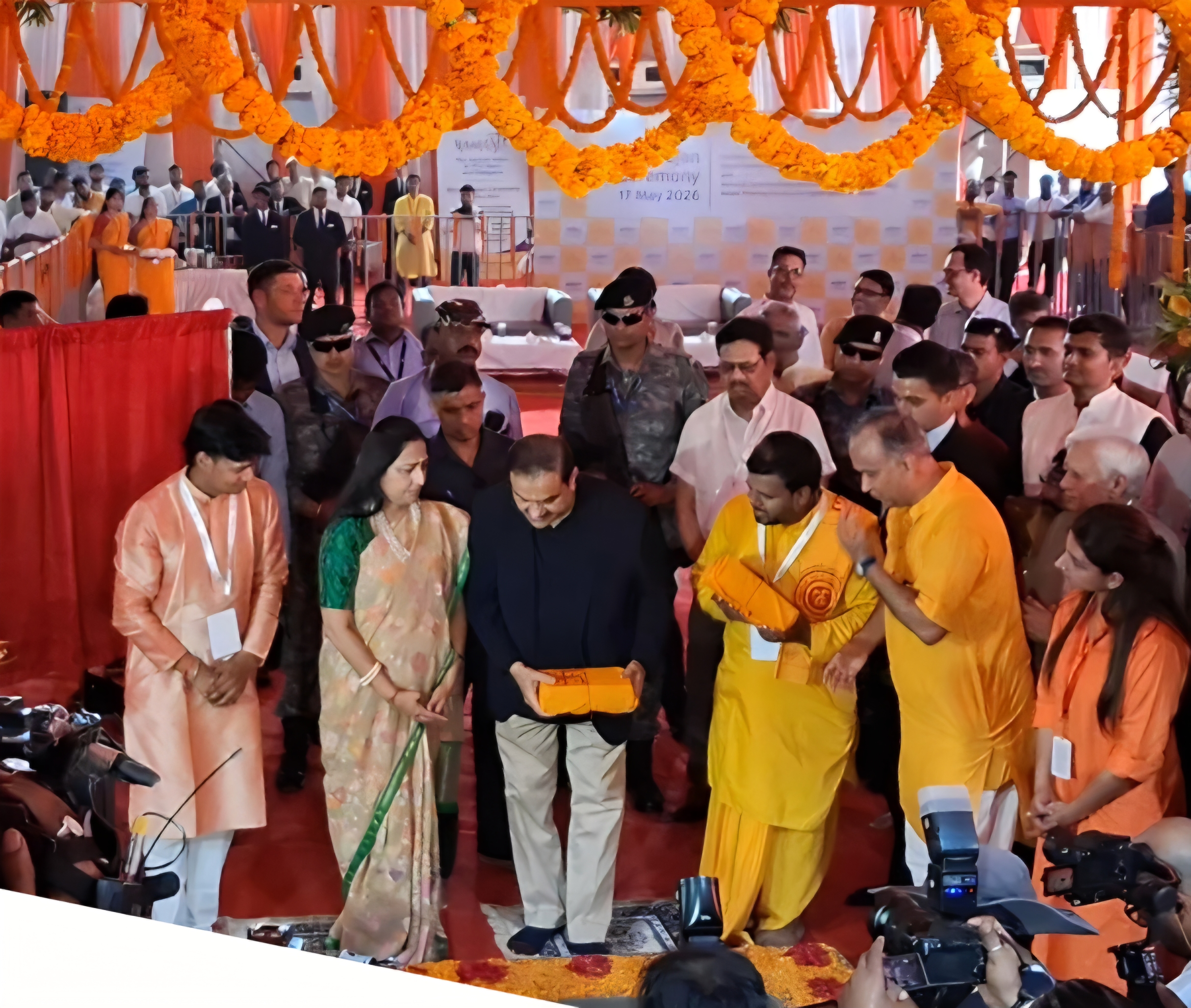 सारण में नेत्र स्वास्थ्य और कौशल विकास से जुड़ी दो योजनाओं की गौतम अदाणी ने रखी आधारशिला
