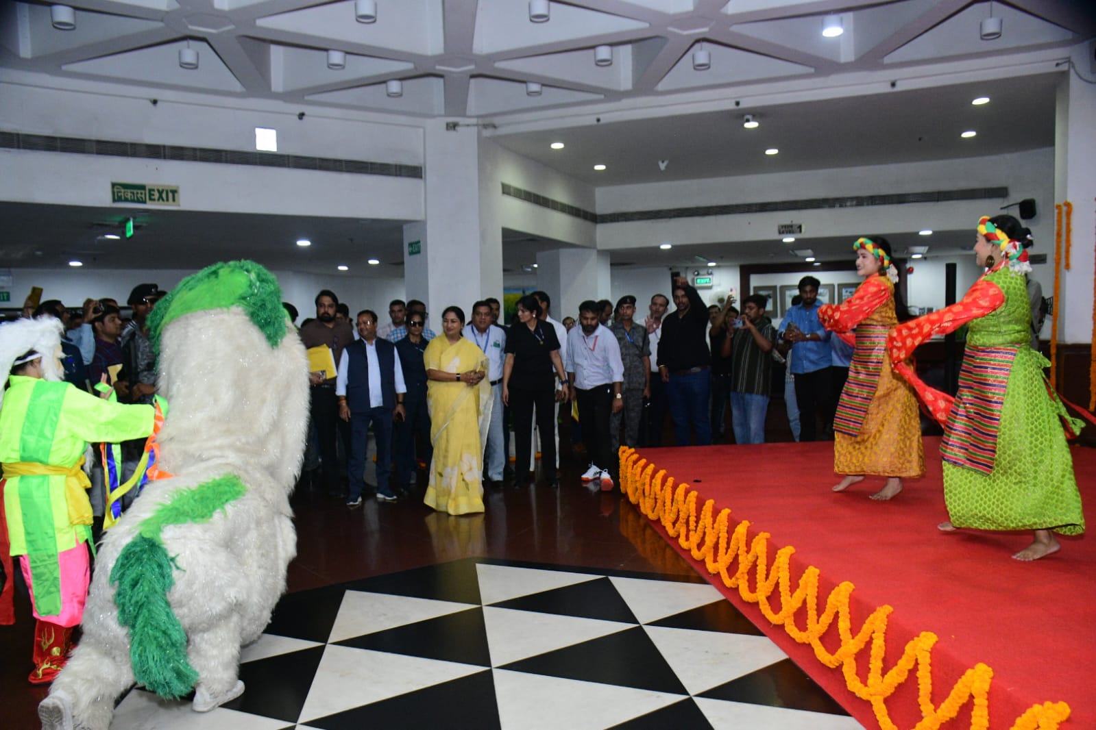 दिल्ली सचिवालय में सोमवार को सिक्किम दिवस पर सांस्कृतिक कार्यक्रम को देखती मुख्यमंत्री रेखा गुप्ता