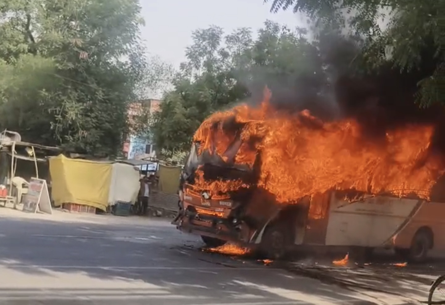 जलती हुई रोडवेज बस जलती हुई रोडवेज बस