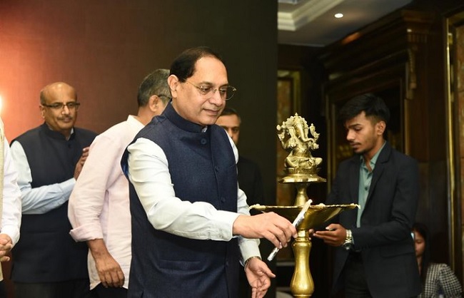 ‘क्षेत्रीय निवेशक जागरूकता संगोष्ठी’ को संबोधित करते तुहिन कांत पांडेय