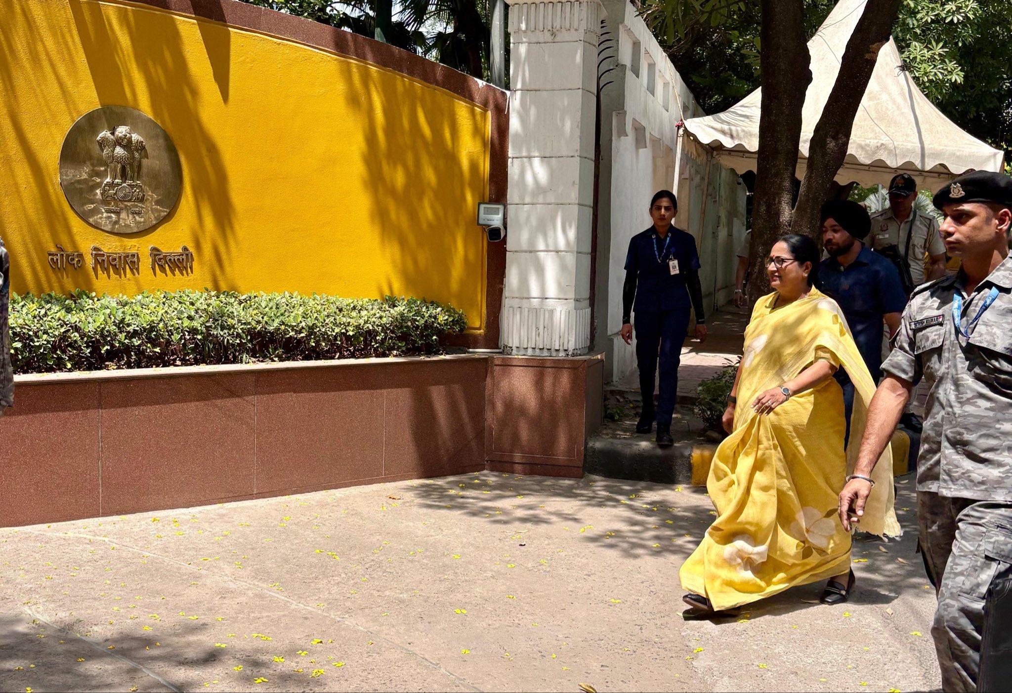 उपराज्यपाल तरनजीत सिंह संधू से मिलने मुख्यमंत्री जनसेवा सदन से लोक निवास तक पैदल चलकर जाती मुख्मयंत्री रेखा गुप्ता उपराज्यपाल तरनजीत सिंह संधू से मिलने मुख्यमंत्री जनसेवा सदन से लोक निवास तक पैदल चलकर जाती मुख्मयंत्री रेखा गुप्ता