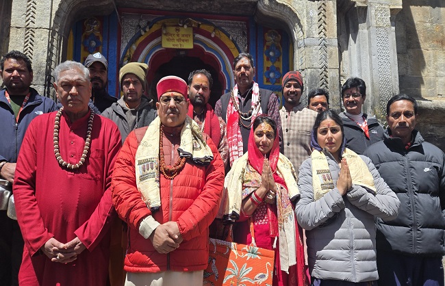 मंत्री सतपाल महाराज केदारनाथ धाम में।