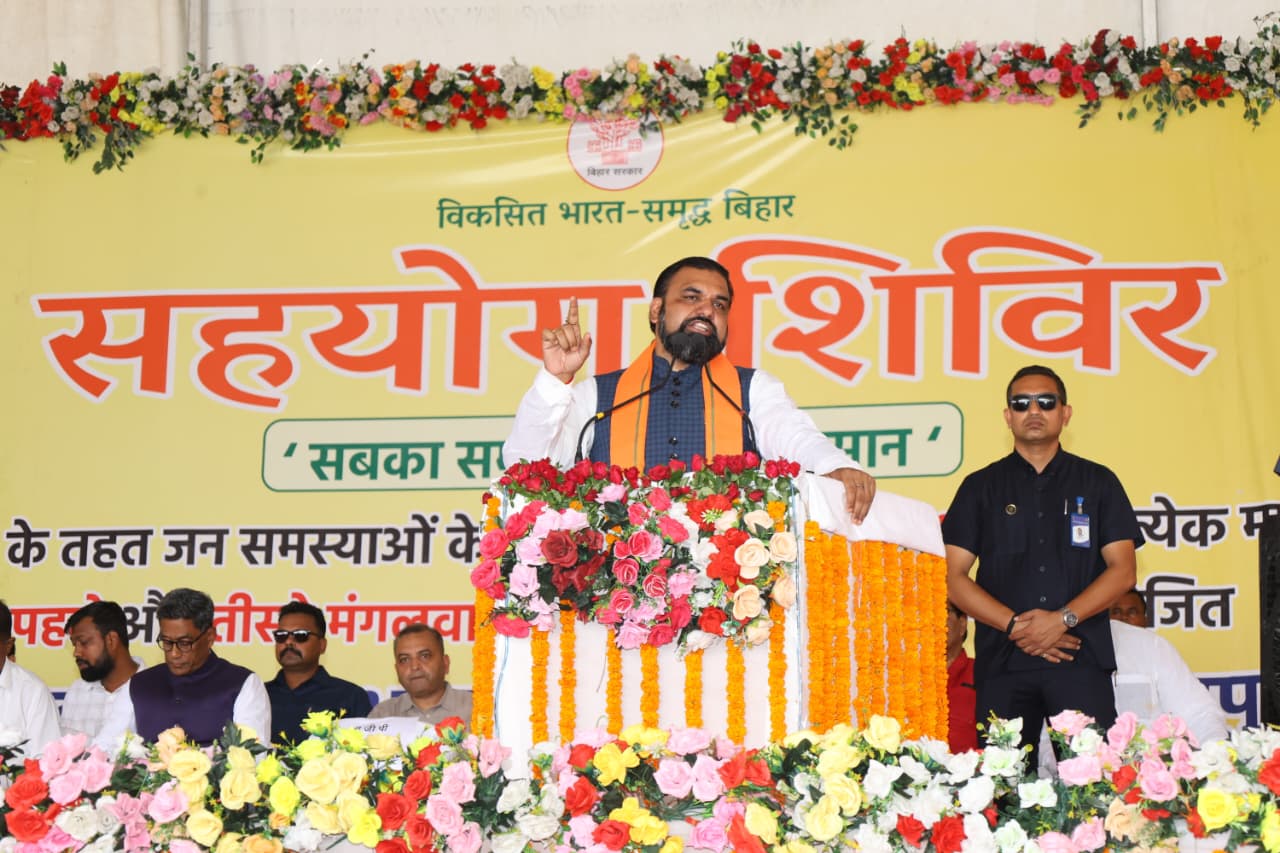 मुख्यमंत्री सम्राट चौधरी ने सोनपुर के डुमरी बुजुर्ग में किया सहयोग शिविर का शुभारंभ