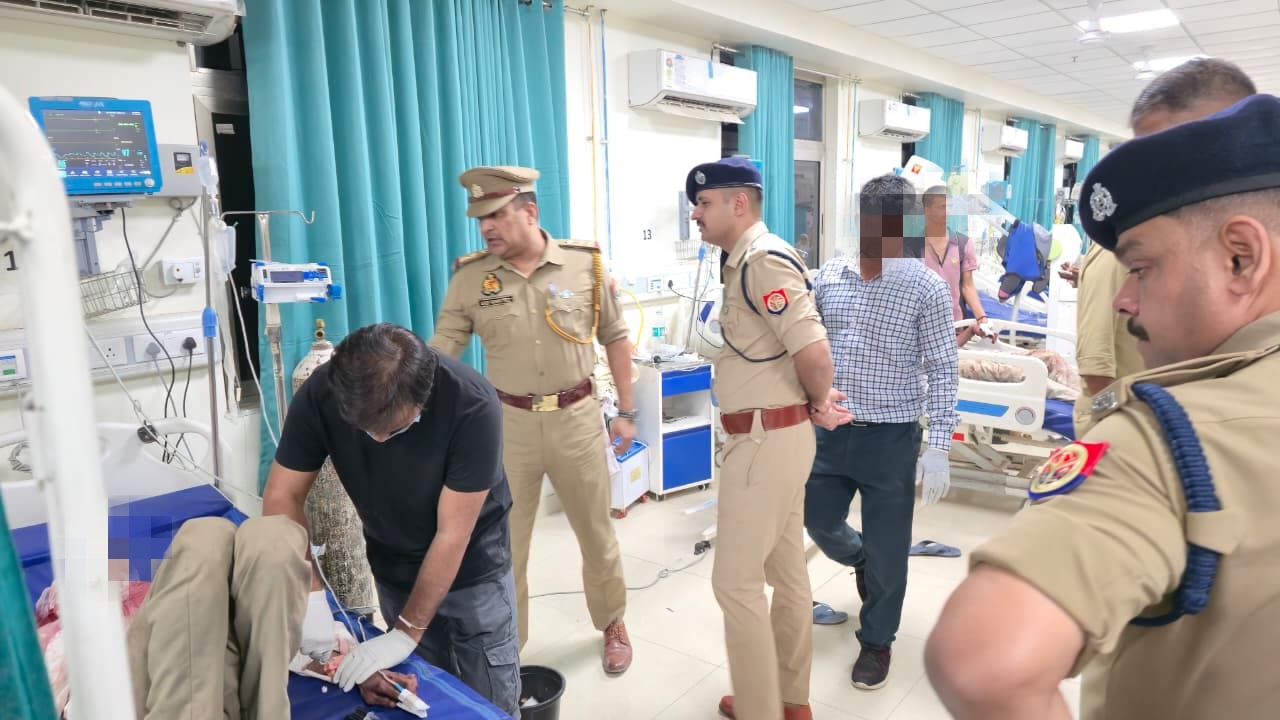 घायलों का हालचाल लेते पुलिस अधीक्षक अभिषेक भारती