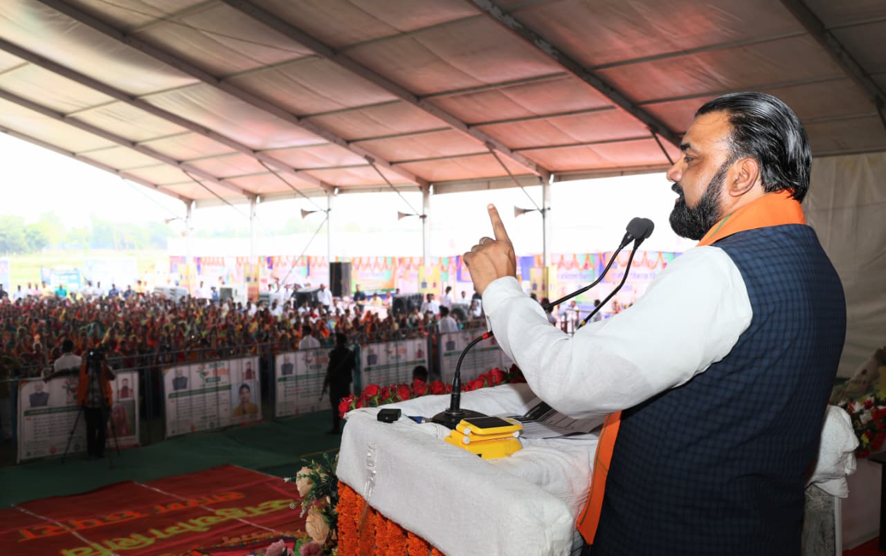 मुख्यमंत्री सम्राट चौधरी ने सोनपुर के डुमरी बुजुर्ग में किया सहयोग शिविर का शुभारंभ