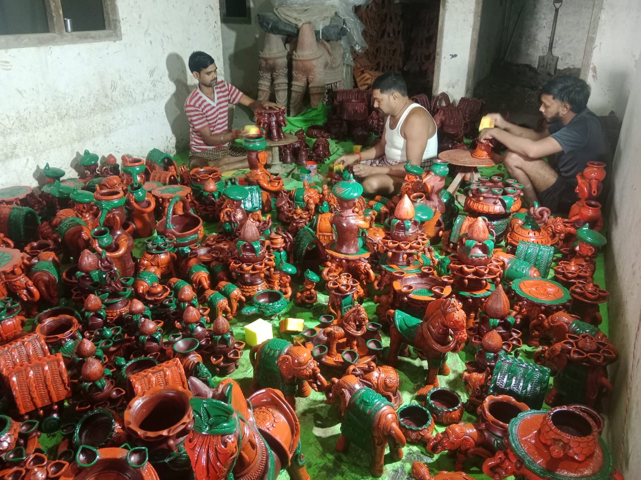 आगामी त्योहारी सीजन में दस करोड़ रुपये से अधिक कारोबार की उम्मीद* आगामी त्योहारी सीजन में दस करोड़ रुपये से अधिक कारोबार की उम्मीद*