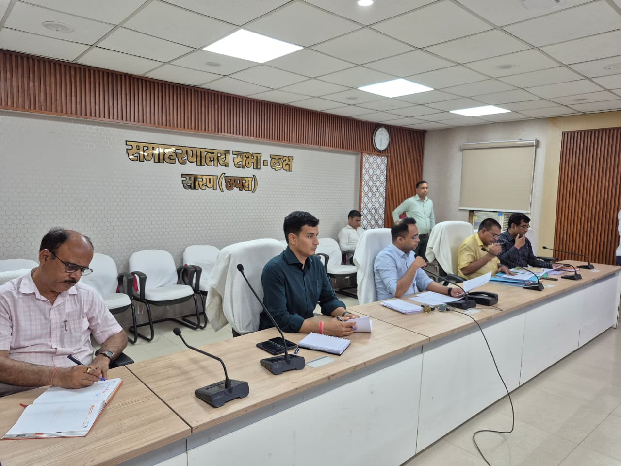 जनगणना कार्य में लापरवाही पर सारण के 106 पंचायत सचिवों पर आर्थिक दंड जनगणना कार्य में लापरवाही पर सारण के 106 पंचायत सचिवों पर आर्थिक दंड