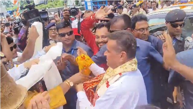 बागडोगरा में मुख्यमंत्री शुभेंदु अधिकारी का भव्य स्वागत
