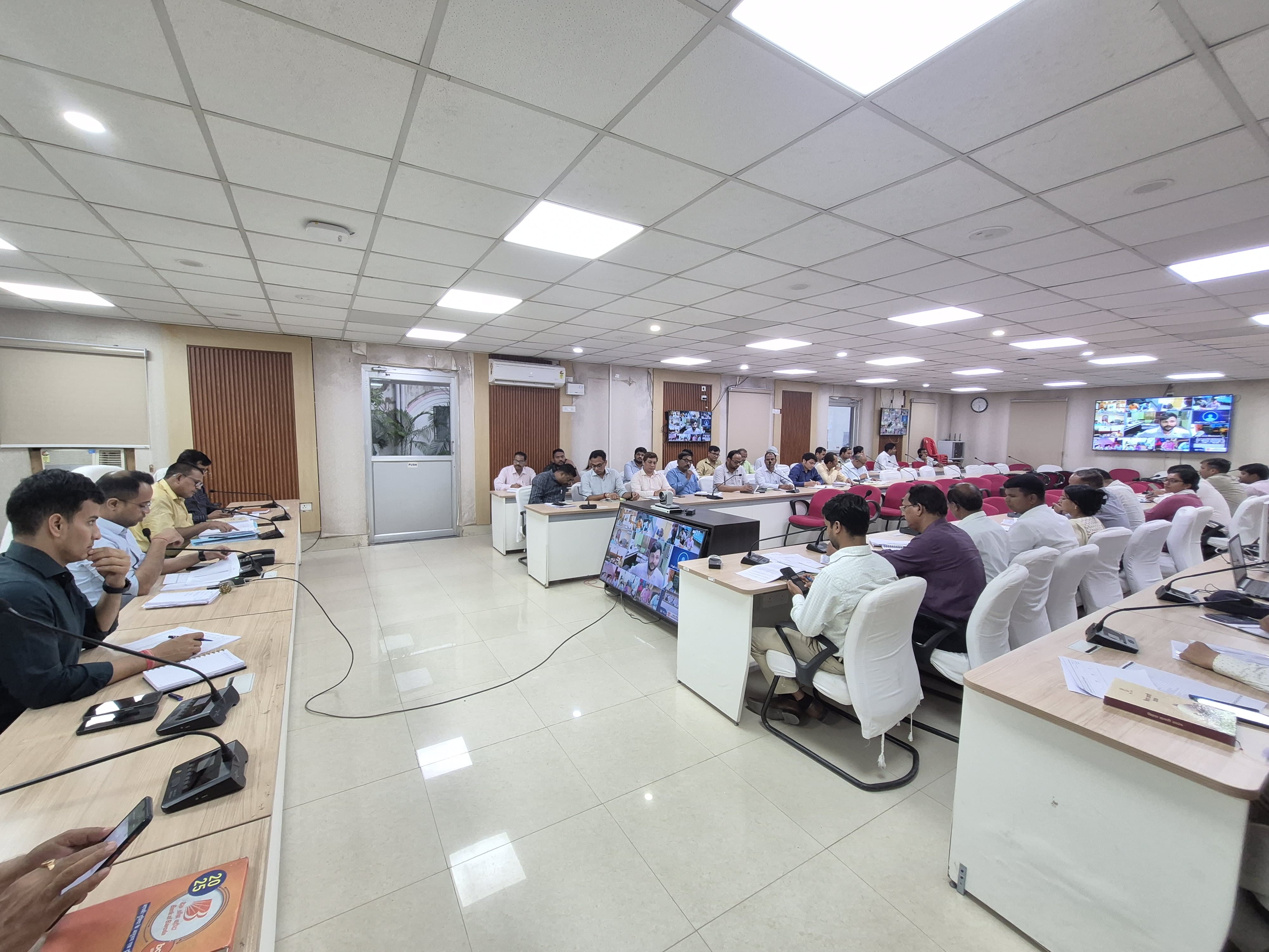 जनगणना कार्य में लापरवाही पर सारण के 106 पंचायत सचिवों पर आर्थिक दंड जनगणना कार्य में लापरवाही पर सारण के 106 पंचायत सचिवों पर आर्थिक दंड