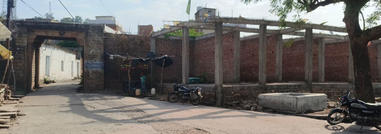 अवैध  निर्माण, स्वीकृति पूर्व  बनी दुकानें
