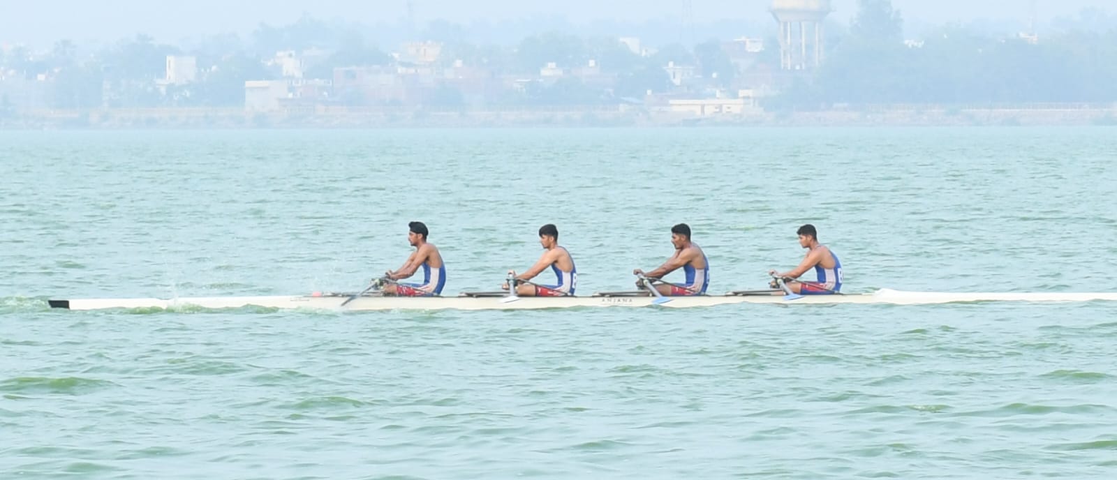 लहरों पर भ्रमण करने के साथ ताल की साफ सफाई का लिया जायजा*