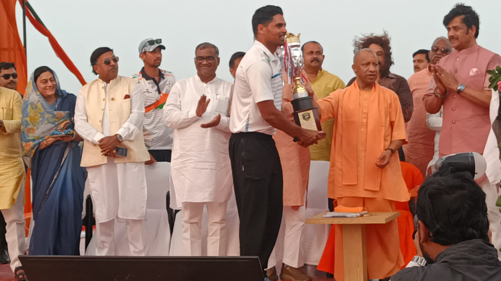 स्पोर्ट्स इंफ्रास्ट्रक्चर और खिलाड़ियों के प्रोत्साहन को तत्परता से खड़ी है सरकार : सीएम योगी*