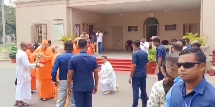 बेलूर मठ पहुंचे शुभेंदु अधिकारी