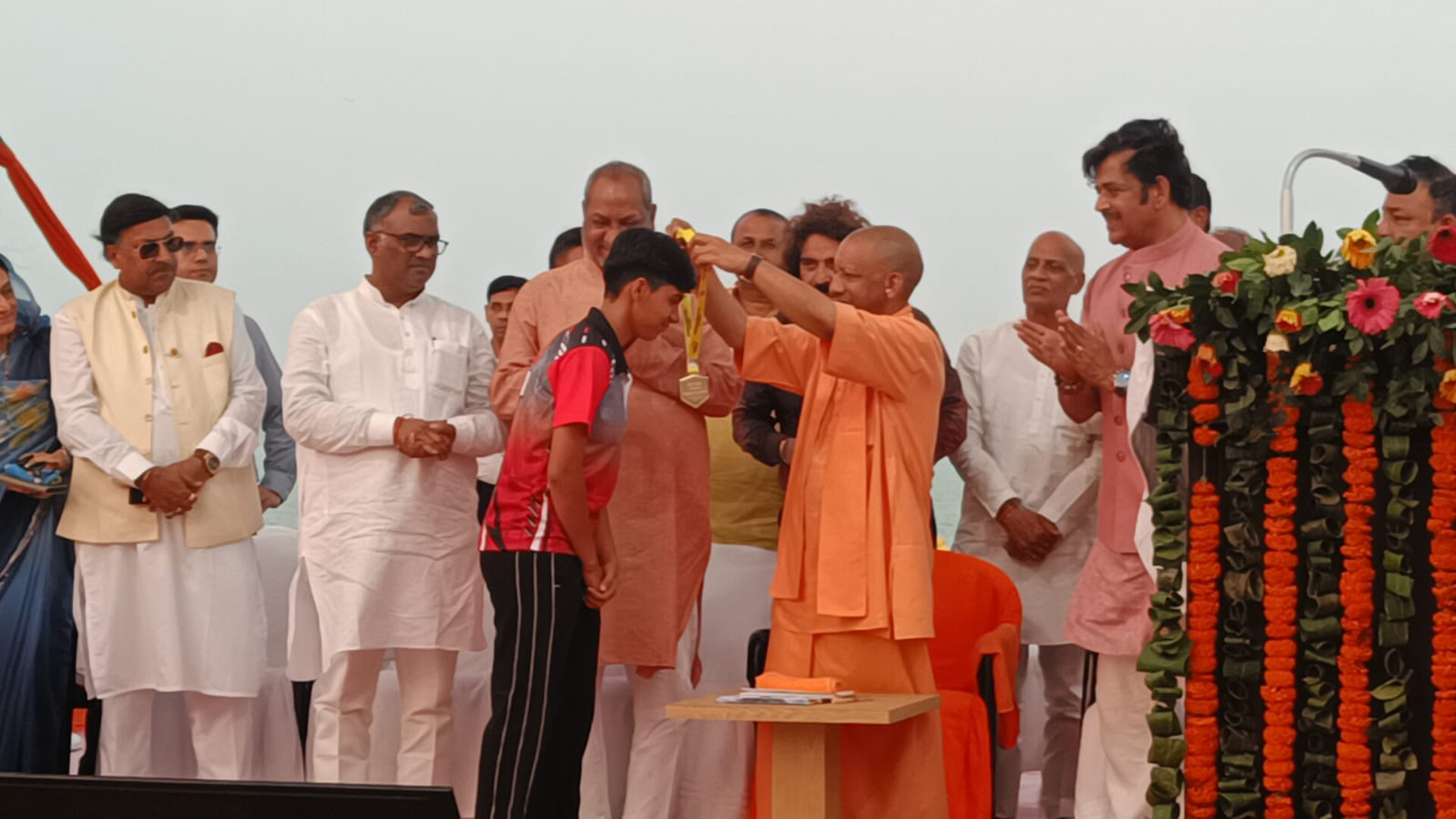 स्पोर्ट्स इंफ्रास्ट्रक्चर और खिलाड़ियों के प्रोत्साहन को तत्परता से खड़ी है सरकार : सीएम योगी*