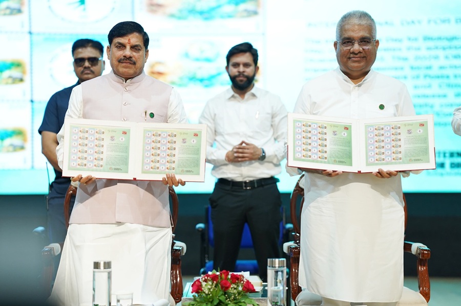 केंद्रीय मंत्री भूपेंद्र यादव ने भोपाल में डाक टिकट का विमोचन किया