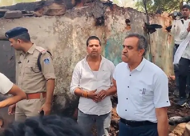 कलेक्टर मौके पर पहुंचे